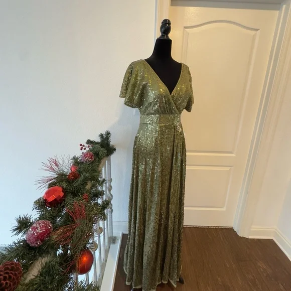 NWT Mac Duggal Sz 4 Green Sequined Butterfly Sleeve Wrap Over A Line Gown